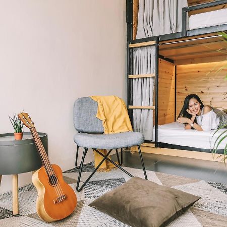 Murals Sleepbox (Adults Only) Cebu Exterior photo