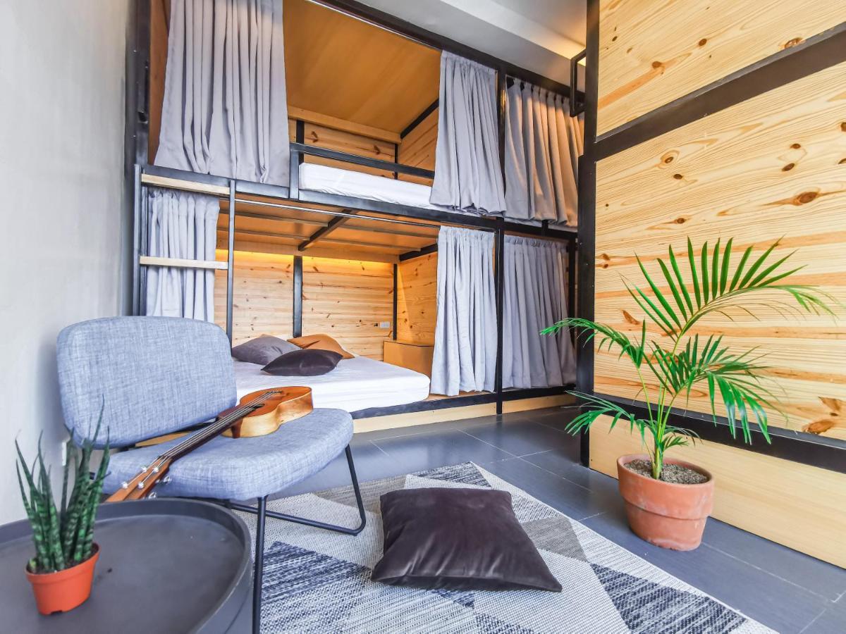 Murals Sleepbox (Adults Only) Cebu Exterior photo