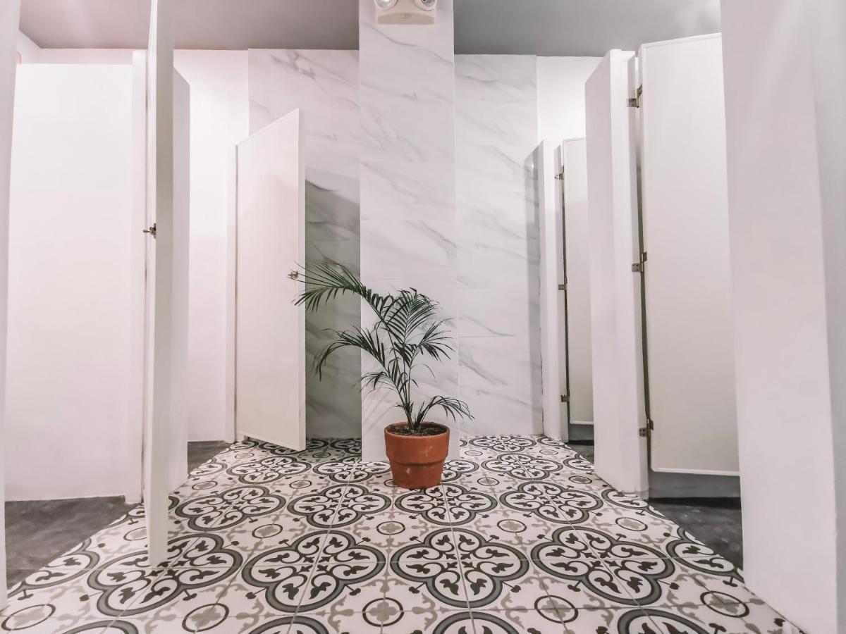 Murals Sleepbox (Adults Only) Cebu Exterior photo