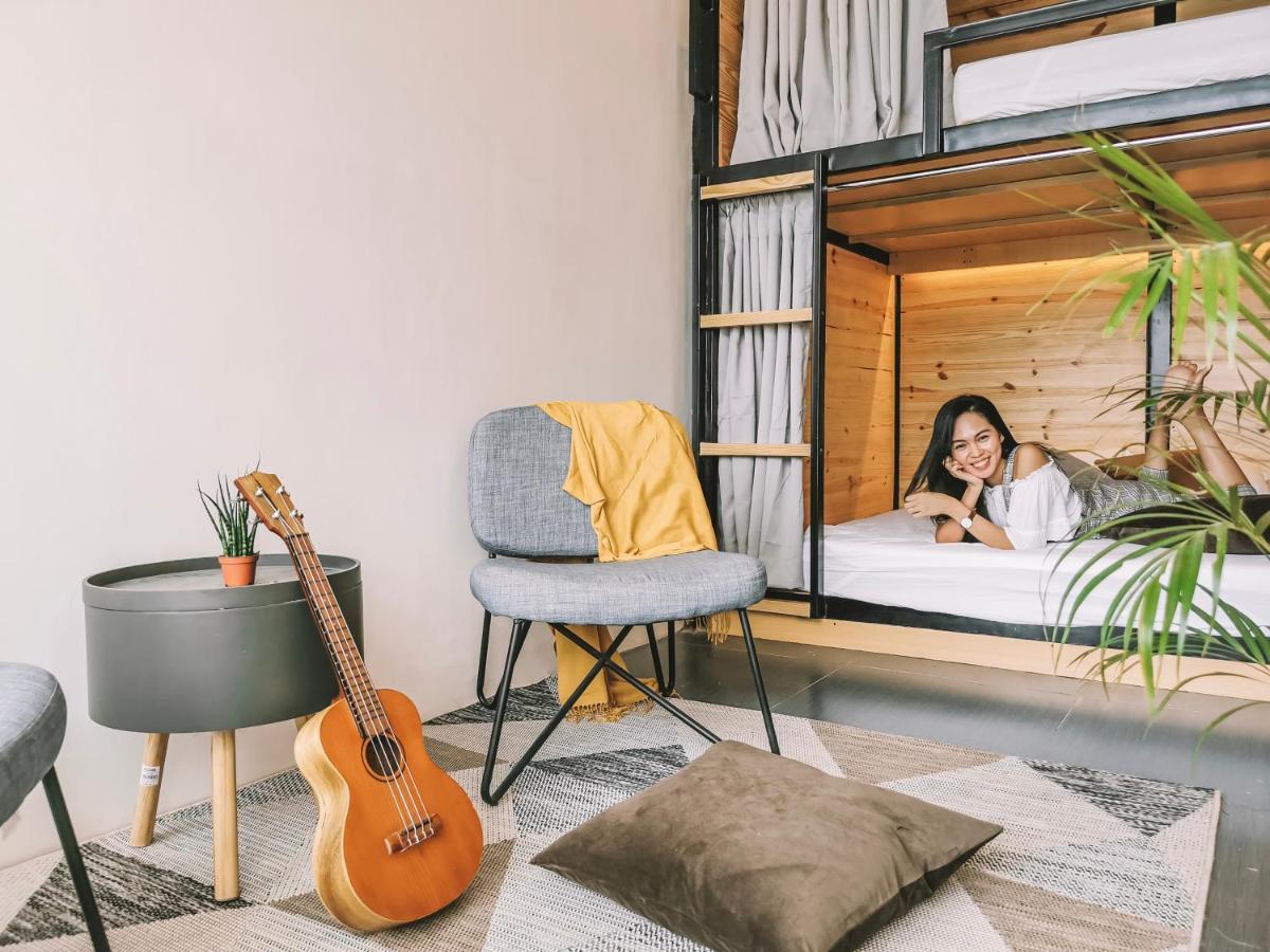 Murals Sleepbox (Adults Only) Cebu Exterior photo