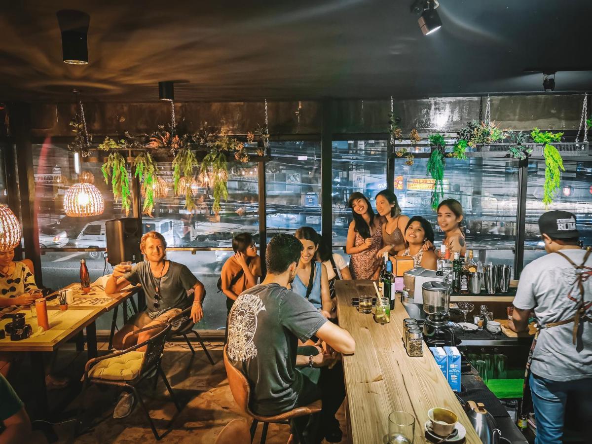 Murals Sleepbox (Adults Only) Cebu Exterior photo