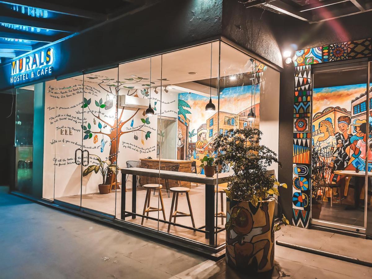 Murals Sleepbox (Adults Only) Cebu Exterior photo