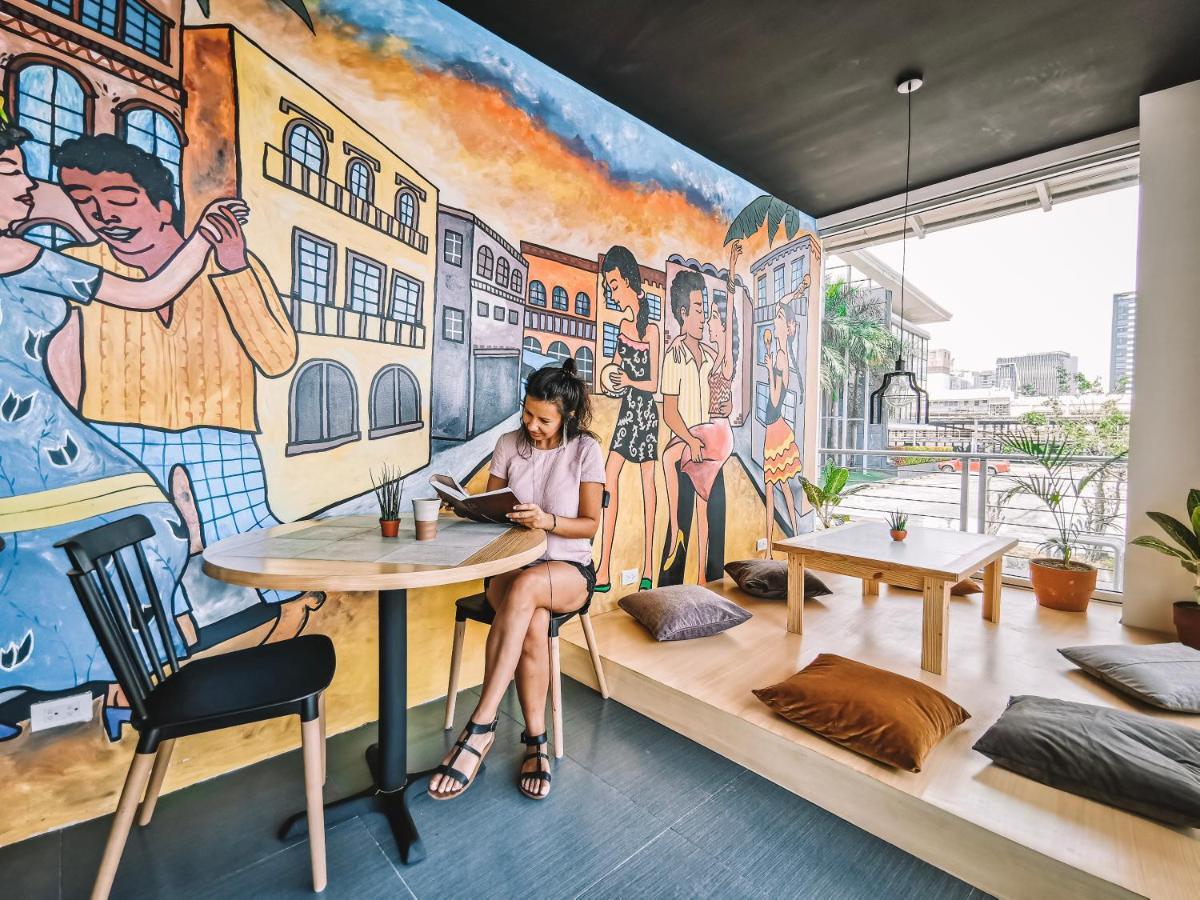 Murals Sleepbox (Adults Only) Cebu Exterior photo